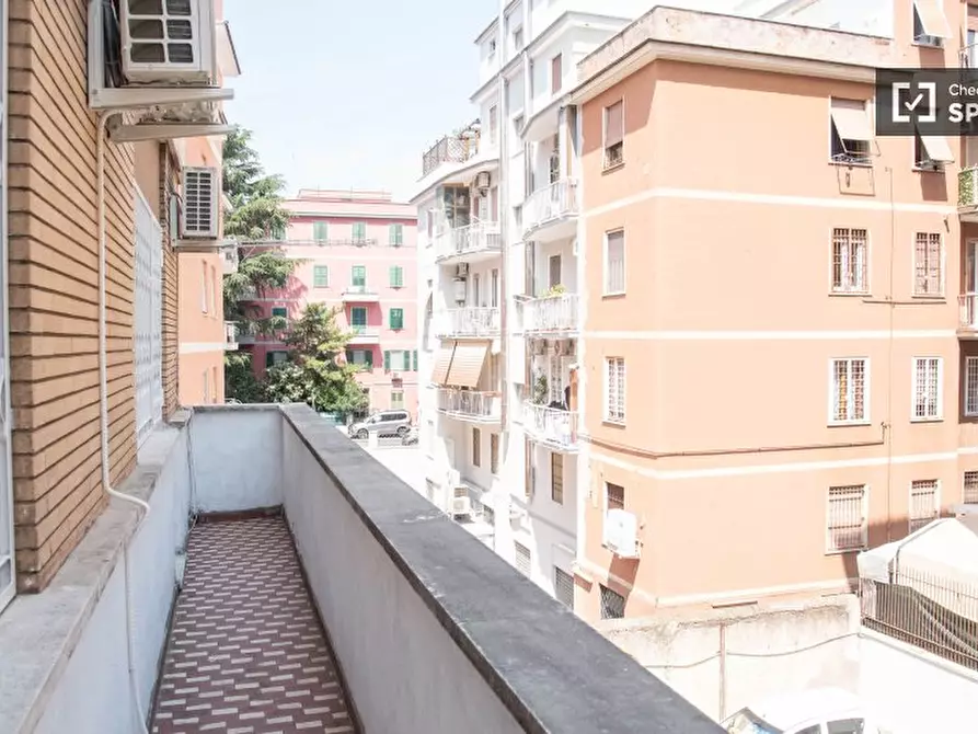 Immagine 5 di Camera condivisa in affitto  in Via Emilio Albertario a Roma