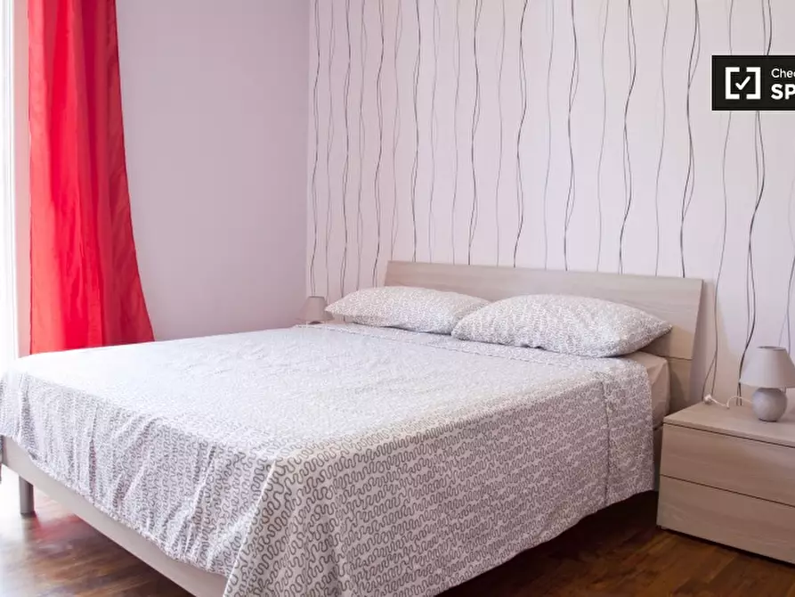 Immagine 2 di Camera condivisa in affitto  in Via Avegno a Roma