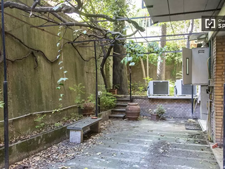 Immagine 6 di Camera condivisa in affitto  in Via di Villa Severini a Roma