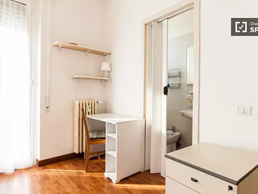 Immagine 10 di Camera condivisa in affitto  in Via del Fontanile Arenato a Roma