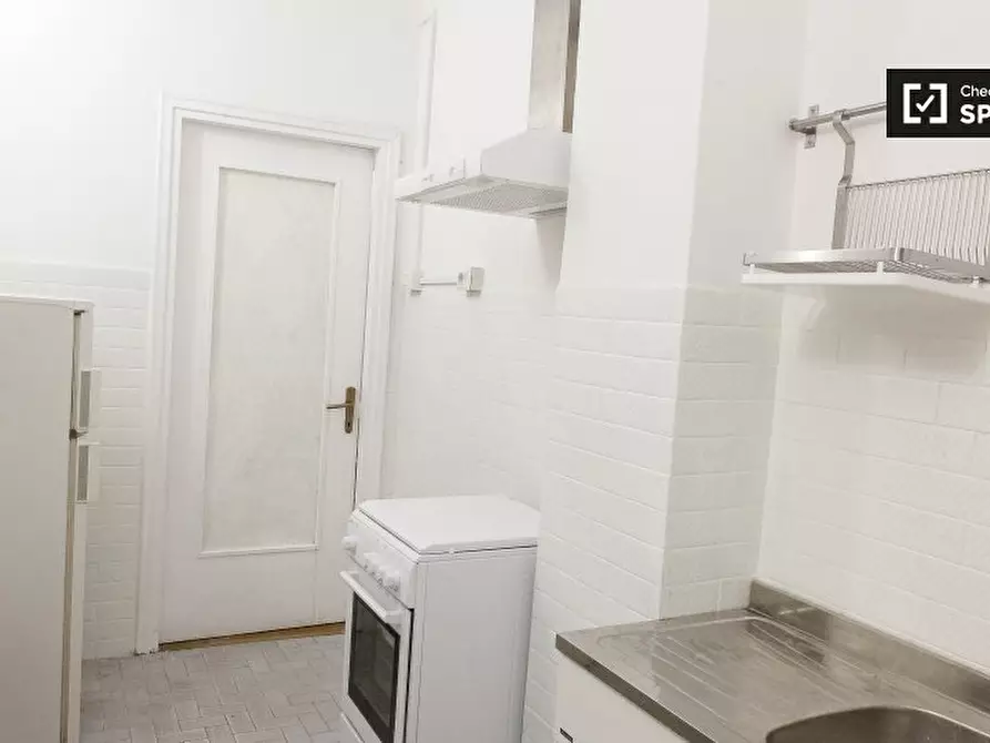 Immagine 10 di Camera condivisa in affitto  in Via Paola Falconieri a Roma