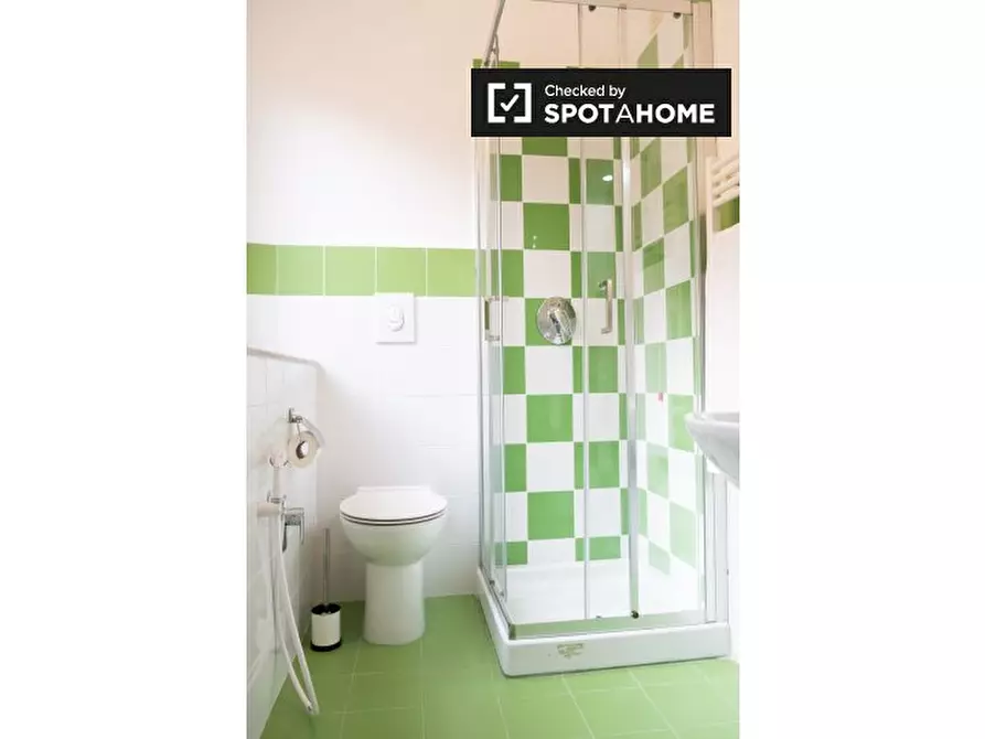 Immagine 5 di Camera condivisa in affitto  in Via dei Giovi a Roma