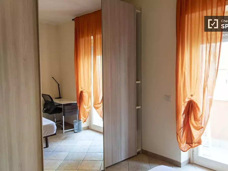 Immagine 14 di Camera condivisa in affitto  in Via Calpurnio Fiamma a Roma