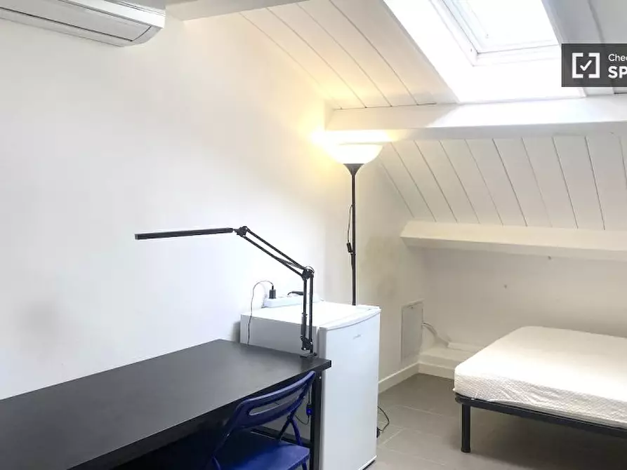 Immagine 3 di Camera condivisa in affitto  in Via di Carcaricola a Roma