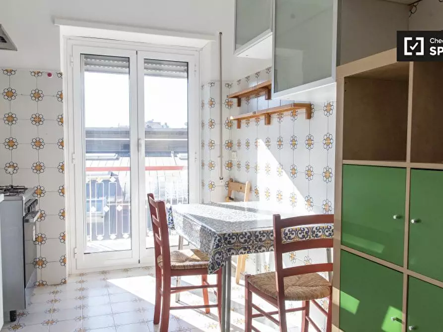 Immagine 5 di Camera condivisa in affitto  in Via Antonino Pio a Roma