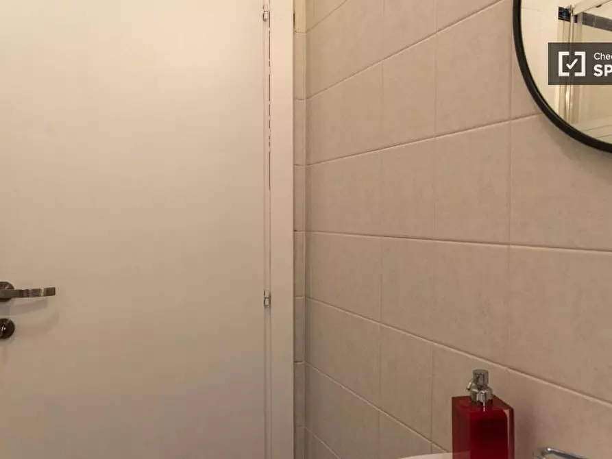 Immagine 9 di Camera condivisa in affitto  in Via in Selci a Roma