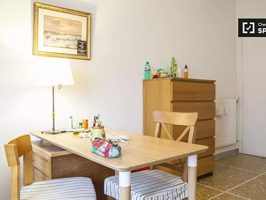 Immagine 2 di Camera condivisa in affitto  in Via Pietro Mengoli a Roma