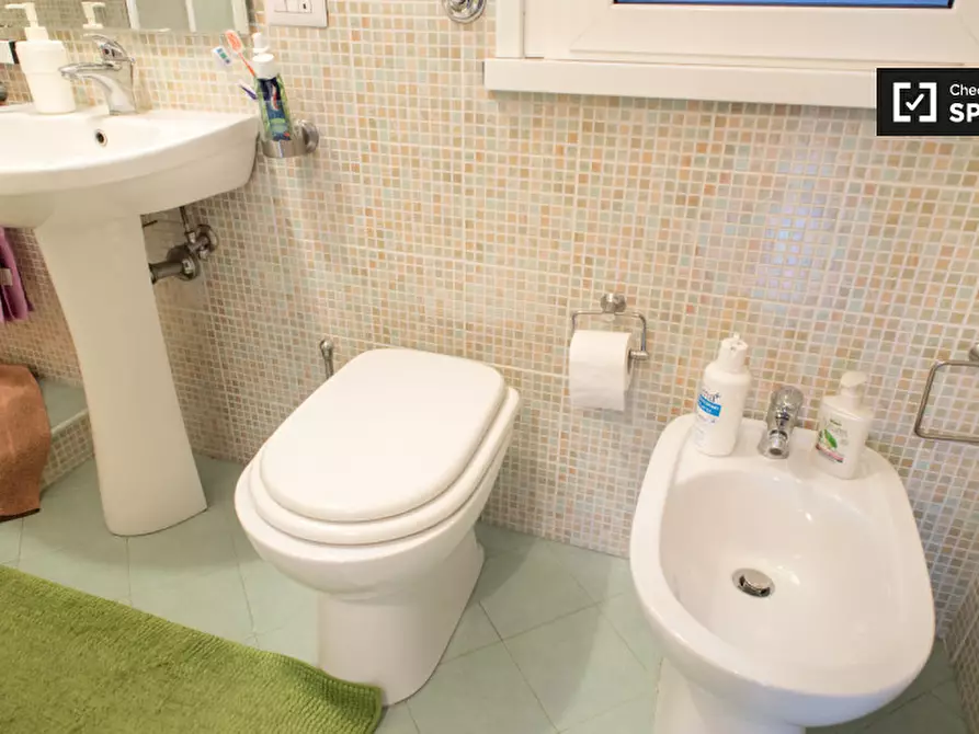 Immagine 14 di Camera condivisa in affitto  in Largo dei Colli Albani a Roma