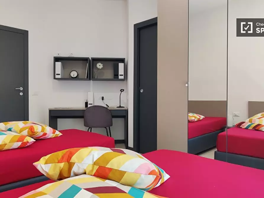 Immagine 3 di Camera condivisa in affitto  in Corso Italia a Milano