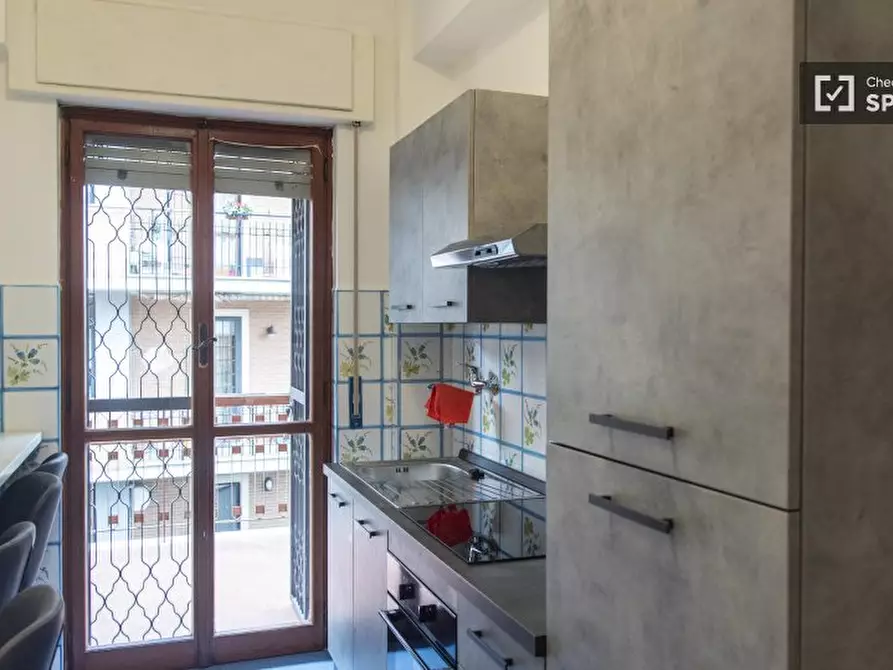 Immagine 13 di Camera condivisa in affitto  in Via Mattia Battistini a Roma