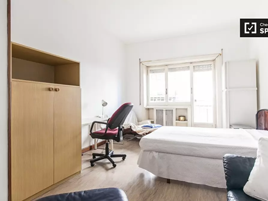 Immagine 3 di Camera condivisa in affitto  in Via Pietro Mascagni a Roma