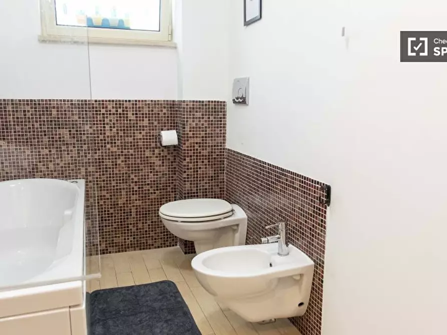 Immagine 17 di Camera condivisa in affitto  in Via Corrado Segre a Roma