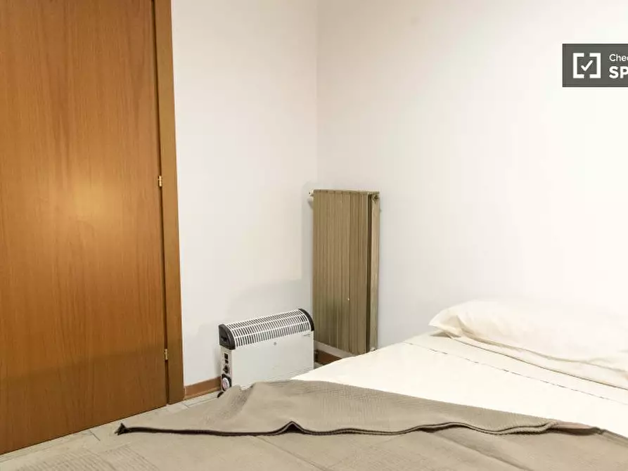 Immagine 2 di Camera condivisa in affitto  in Via di Villa Severini a Roma