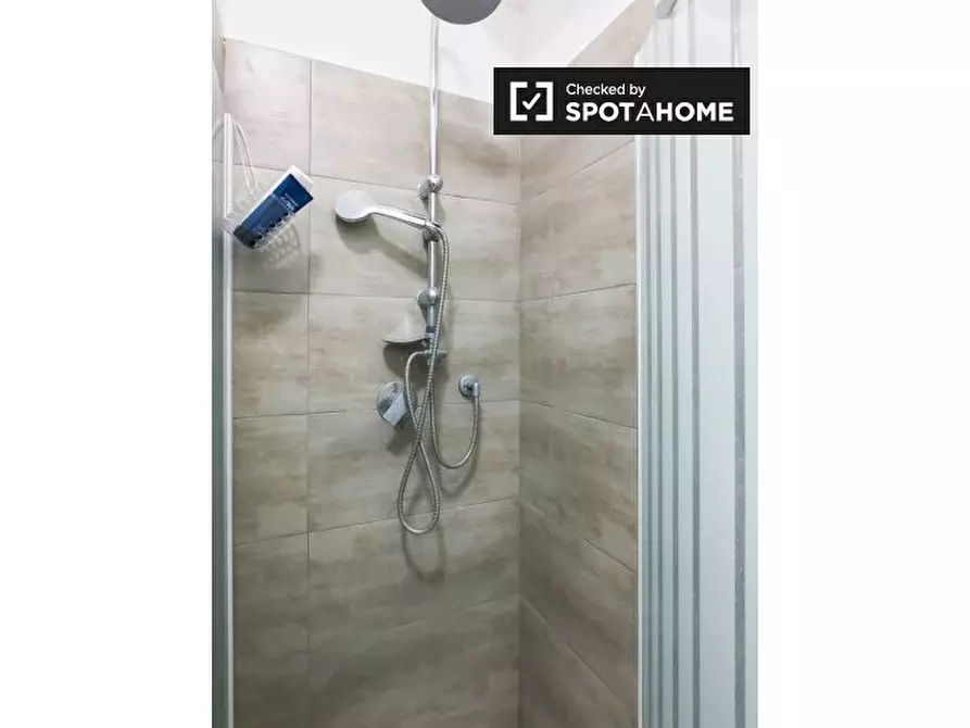 Immagine 7 di Camera condivisa in affitto  in Via Ettore Giovenale a Roma