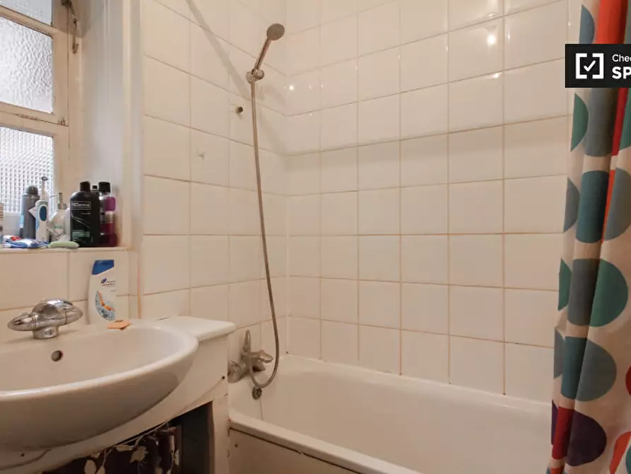Immagine 7 di Camera condivisa in affitto  in Tadema House, Penford Street a Paddington