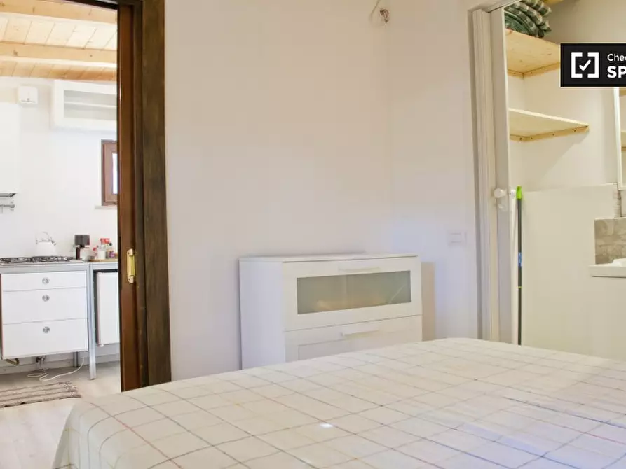 Immagine 8 di Camera condivisa in affitto  in Via dei Bonacolsi a Roma