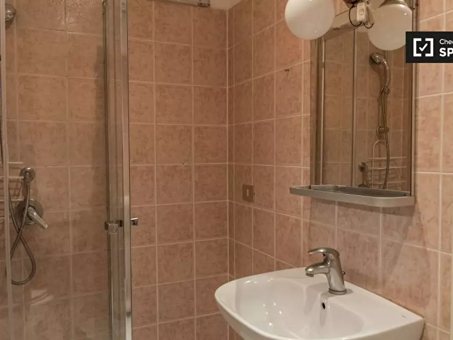 Immagine 12 di Camera condivisa in affitto  in Via Alessandria, 00198 Roma RM, Italy a Roma