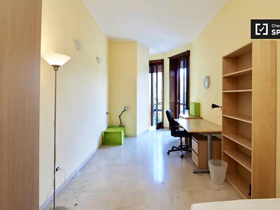Immagine 2 di Camera condivisa in affitto  in Largo Isabella d'Aragona a Milano