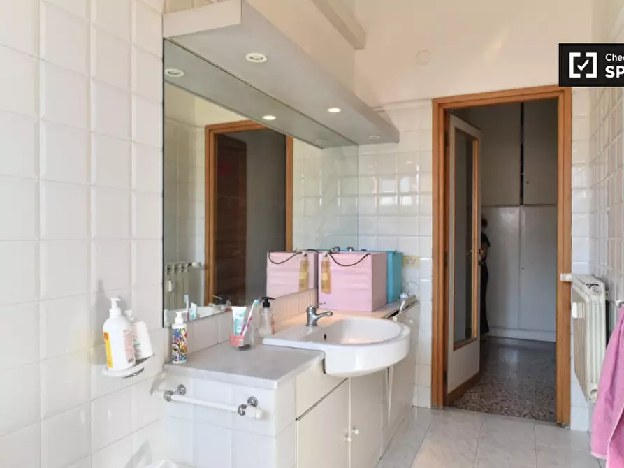 Immagine 18 di Camera condivisa in affitto  in Via dei Liburni a Roma