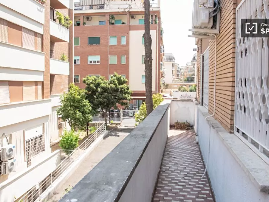 Immagine 4 di Camera condivisa in affitto  in Via Emilio Albertario a Roma