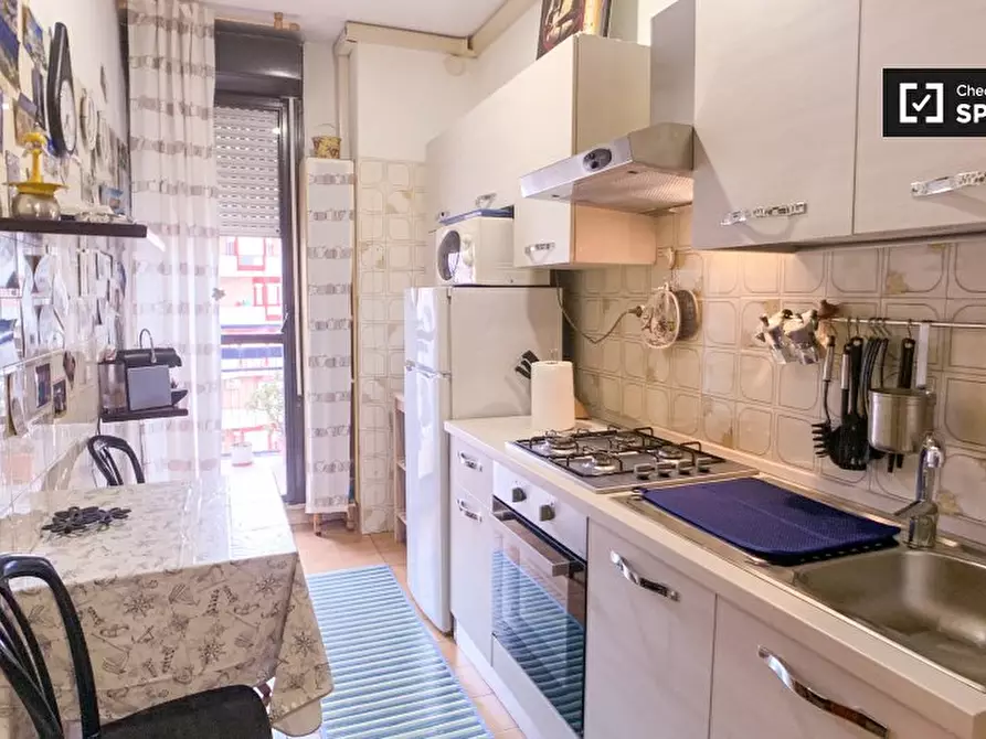 Immagine 6 di Camera condivisa in affitto  in Via Valentino Banal, 00177 Roma RM, Italy a Roma