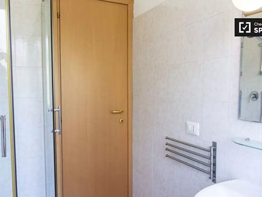 Immagine 13 di Camera condivisa in affitto  in Via Portuense a Roma