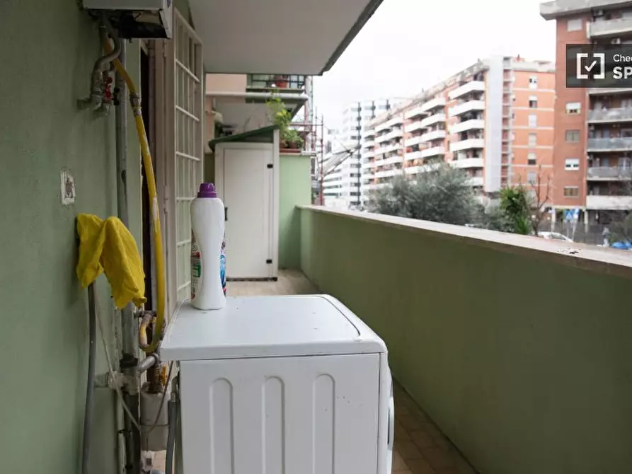 Immagine 9 di Camera condivisa in affitto  in Via Libero Leonardi a Roma