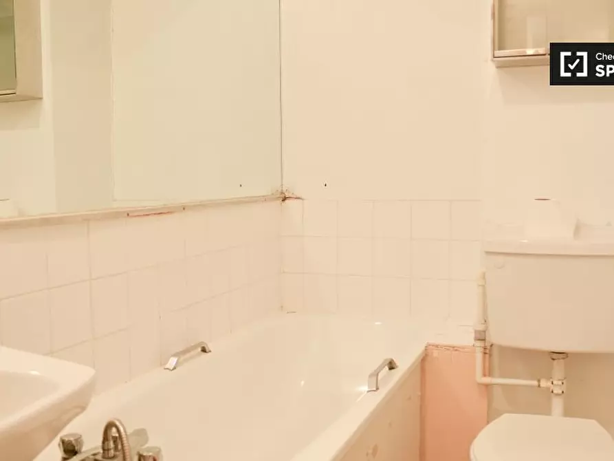 Immagine 12 di Appartamento in affitto  in Glengall Rd a Camden Town