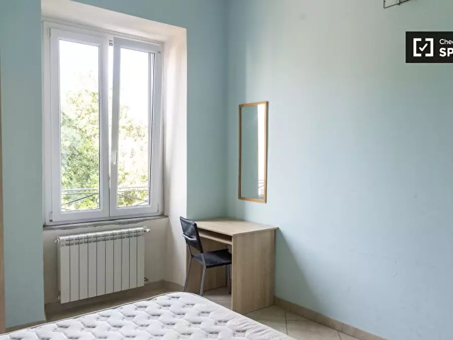Immagine 2 di Camera condivisa in affitto  in Via Palestro a Roma