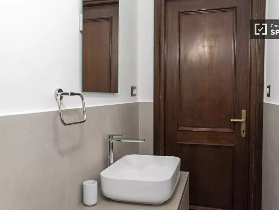 Immagine 8 di Camera condivisa in affitto  in Piazza Alfonso Neuschuler a Roma