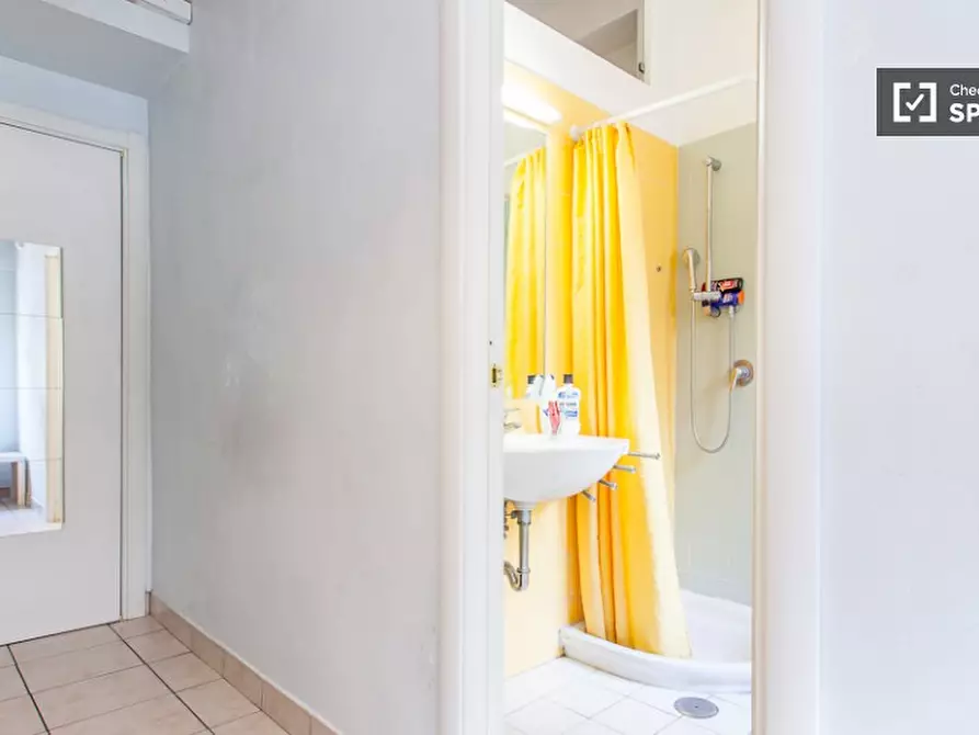 Immagine 4 di Camera condivisa in affitto  in Via dello Scalo di San Lorenzo a Roma