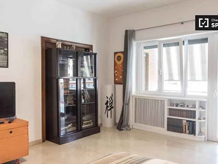 Immagine 2 di Camera condivisa in affitto  in Via Anastasio II a Roma