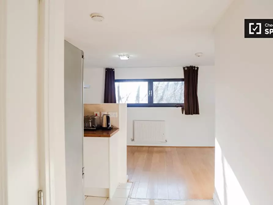 Immagine 6 di Camera condivisa in affitto  in Unit a Poplar