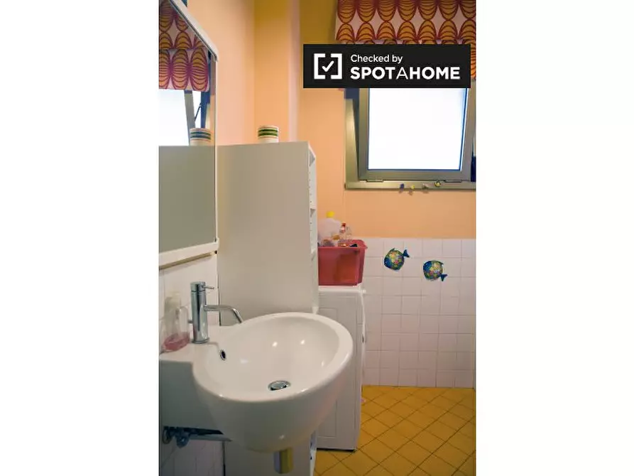 Immagine 11 di Camera condivisa in affitto  in Via Rugantino, 00169 Roma RM, Italy a Roma