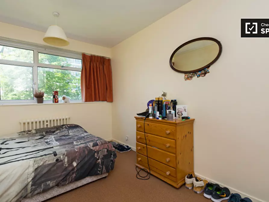 Immagine 14 di Camera condivisa in affitto  in CHURCHILL GARDENS a 