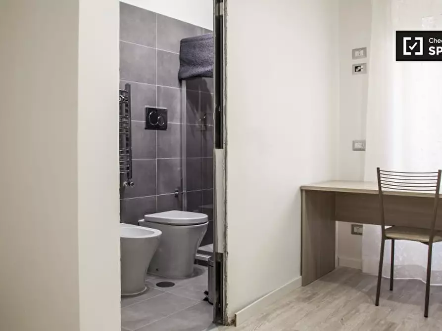 Immagine 2 di Camera condivisa in affitto  in Via Valdinievole, Roma RM, Italy a Roma