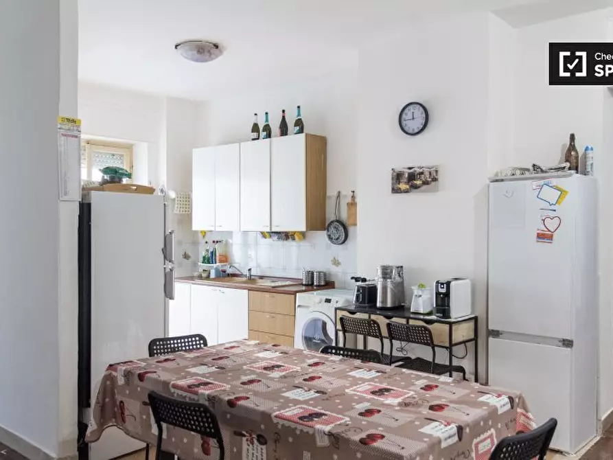 Immagine 18 di Camera condivisa in affitto  in Via Tito Omboni a Roma