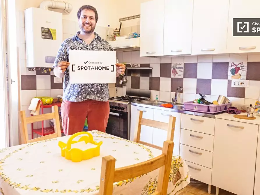 Immagine 5 di Camera condivisa in affitto  in Via di acqua bullicante a Roma