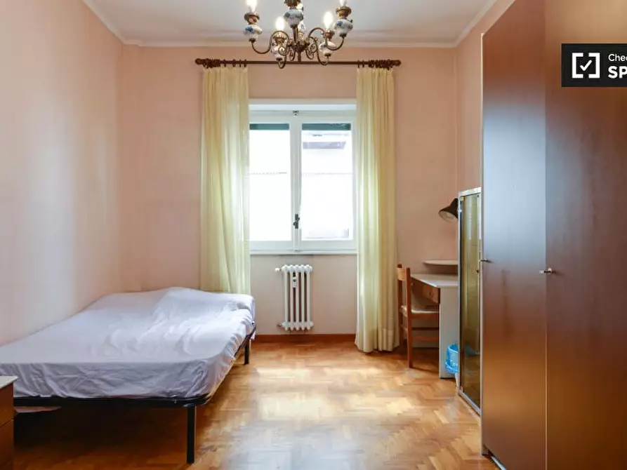 Immagine 1 di Camera condivisa in affitto  in Lungotevere Dante, 00146 Roma RM, Italy a Roma