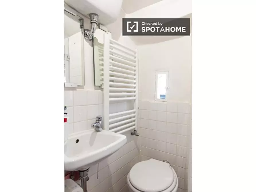 Immagine 5 di Appartamento in affitto  in Via di S. Calisto a Roma