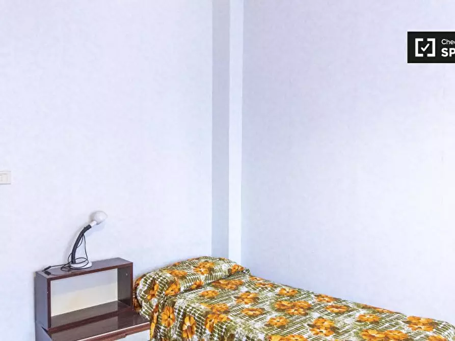 Immagine 19 di Camera condivisa in affitto  in Via di Val Tellina a Roma