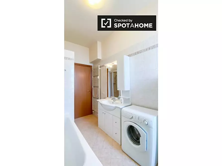 Immagine 7 di Appartamento in affitto  in Via dei Ramni a Roma