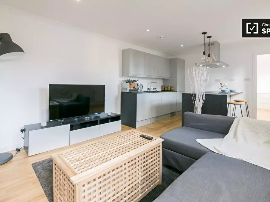 Immagine 1 di Appartamento in affitto  in Kilburn High Rd, Kilburn, London NW6 4JH, UK a Camden Town