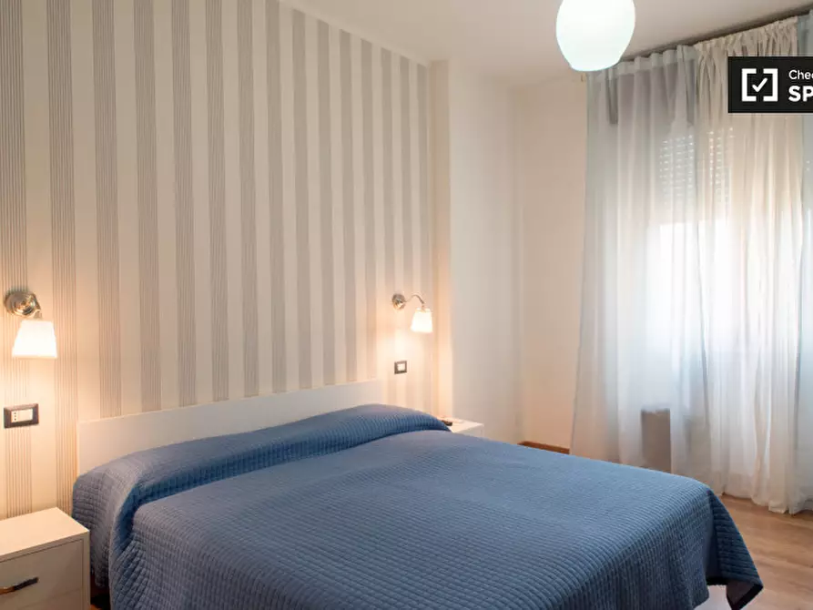 Immagine 1 di Camera condivisa in affitto  in Via Monza a Roma