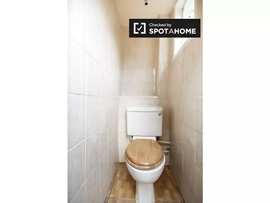 Immagine 11 di Camera condivisa in affitto  in Drayton Road a Tottenham