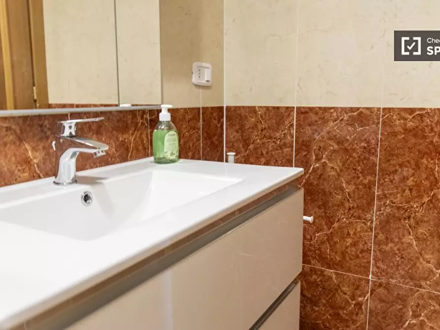 Immagine 4 di Appartamento in affitto  in Via Saronno a Roma