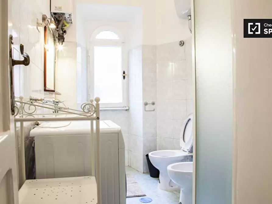 Immagine 14 di Camera condivisa in affitto  in Largo Magnagrecia a Roma