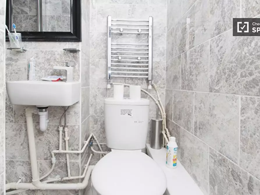 Immagine 13 di Camera condivisa in affitto  in Tunworth Crescent a Wandsworth