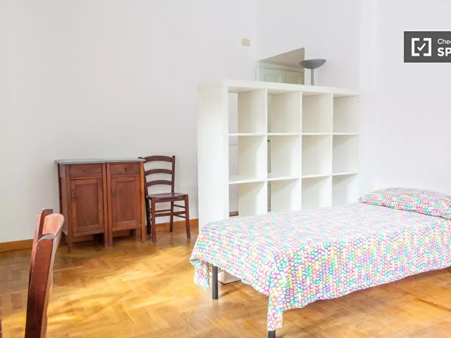 Immagine 10 di Camera condivisa in affitto  in via La Spezia a Roma