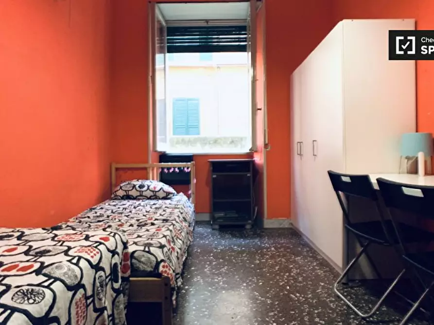 Immagine 2 di Camera condivisa in affitto  in Via Alessandro Cialdi a Roma